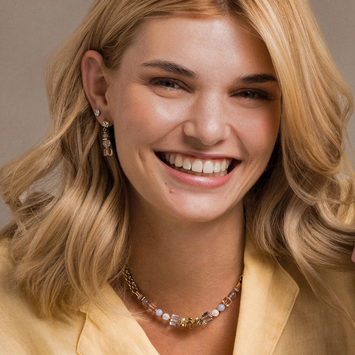 COEUR DE LION GeoCube Fusion Soft Pastel & Gold Chain Earrings 3022/21_1038